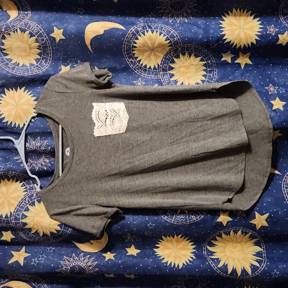 Relaxed tee with pocket